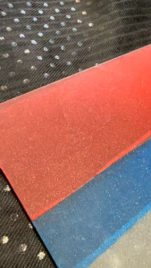 ฟิล์มฝ้าติดกระจก มีกาวในตัว เป็นแบบฝ้าขุ่น มีประกายฟรุ้งฟริ้ง - แบบที่มีกาวในตัว