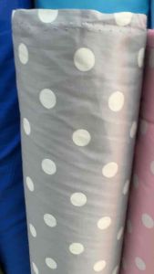 ผ้าเมตร ผ้าคอตตอน 100%  ผ้าฝ้าย ลายจุด 12มิล หน้ากว้าง45 นิ้ว(ขายเป็นเมตร)