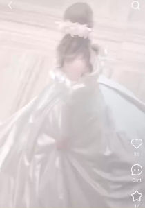 Bản choàng vai hoa hồng phối váy cưới đầm tiệc tạo kiểu