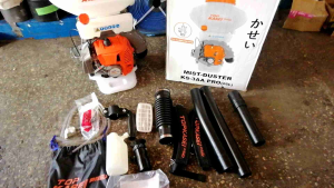 KASAI เครื่องพ่นข้าวพ่นปุ๋ยเครื่องหว่าน รุ่น​KASAI​ TOP​ PRO​KS-3AAเครื่องพ่นเมล็ดข้าวเครื่องพ่นปุ๋ย​​KASEI TOP​​ PROรุ่นท็อปสุดของรุ่น26ลิตรKASEI ลิ้นคอทำจากสแตนเลส เปิด-ปิด ไม่ติดคอเครื่อง เครื่องยนต์2จังหวะ มาตราฐานยุโรป ผลิตจากวัสดุอย่างดี ทนทาน