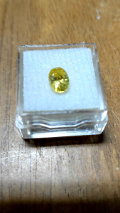 เครื่องประดับ พลอย สีเหลืองไพลิน พร้อมกล่อง