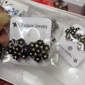 Stud Earrings Black Roses. Elegant look 🤩