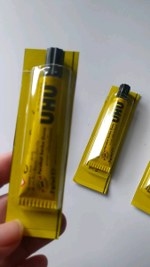 Lem UHU KECIL 7ml: Lem Mudah Digunakan & Tahan Lama