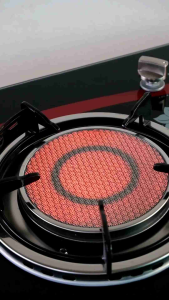 Mena มีน่า เตาแก๊ส 2 หัว ติดตั้งได้ทั้งแบบฝัง และ แบบตั้งโต๊ะ หัวอินฟราเรด 2 หัว หน้ากระจก รุ่น M-200 ขนาด 75x42x9 ซม.คัทเอ้าท์ 65x35 ซม. เป็นสินค้าที่ผลิตในประเทศไทย แบรนด์คนไทย Mena Gas - Lazada