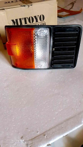 SATU SET LAMPU SEN COLT DIESEL FE 100 PS 120PS UMPLUNG / FRAME COVER LAMPU SEN TRUK COLT DIESEL 1979 - 1996 / LAMPU RETING TRUK PS120 PS100 UMPLUNG / LAMPU CORNER COLT DIESEL UMPLUNG PS100 PS120 FE