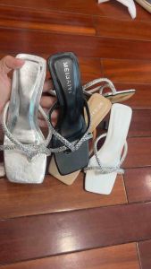 Guốc 7 phân xỏ ngón dây đá sang chảnh TLXN85