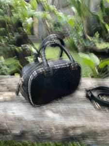 Katty handbag in glossy black python skin