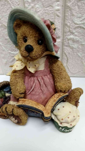 7 inches Poly stone Lady Bear with hat musical
