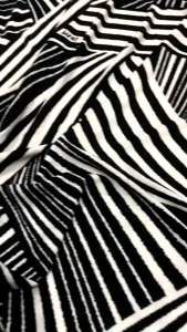 vải thun solen họa tiết trắng đen _( khổ 1m5) co dãn  dày vừa mềm rũ may đầm váy dạ hội vv