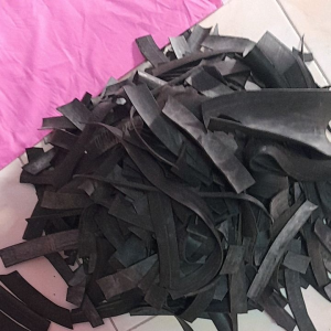 เศษยางในออ่นไฟจุดเตาเตาฟืนเตาถ่านใช่ล่อไฟให้ติดง่ายสะดวกสะบายไฟติดง่ายหน้าฝนลมเเรงจุดเตายากเเนะนำเศษยางในนี้เลยครับจุดติดง่ายไม่ยุ่งยากหากฟืนเปียกชื้นใส่เศษยางในเยอะๆหน่อยรับรองหุงหาอาหารสะดวกครับ