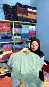 100 Ribu Dapat 8 Kaos Polos Random Lengan Pendek