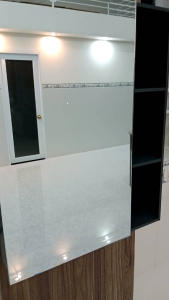 kệ treo tường kèm gương nhà tắm tiện lợi