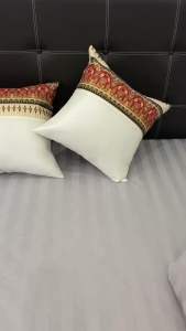 ปลอกหมอนอิง ตกแต่งลายผ้าไทย ขนาด 16x16 นิ้ว หรือ 40x40 ชม.(ไม่รวมไส้หมอนอิง) กรุณาอ่านรายละเอียดสินค้าก่อนกดสั่งซื้อ