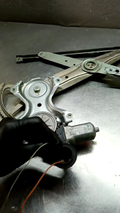 มอเตอร์​เฟือง​ยก​กระจก​ประตู​FL​หน้า​ซ​๊​า​ย​ Toyota ​Vios G2​ ไม่มีcontrol(มือสอง)​แท้TH-2008-2012