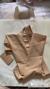 Gen định hình tay nách  vải 1 lớp  hỗ trợ định hình sau hút mỡ tay  nách Có 4 hàng móc cài có thể nới rộng hoặc thu hẹp tùy theo nhu cầu  Tặng kèm thanh nối có 3 hàng móc cài có thể nới  thành 7 hàng móc cài Chất liệu: 45% spandex 55% nylon