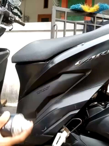 Return Spray - pengkilap & penghitam body motor 500 ML Bonus busa aplikator