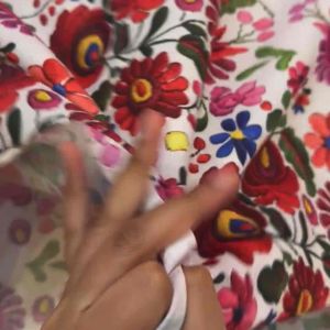 ผ้าค้อตต้อน โพลีเอสเตอร์ ลายดอกไม้ พิมพ์ลายด้วยระบบดิจิทัล (Digital Print) หน้ากว้าง 44 นิ้ว (1.10ม.)