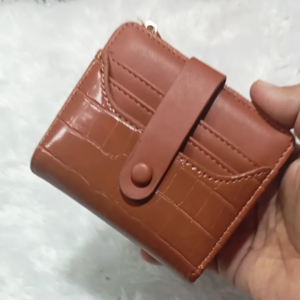 Dompet Lipat Dua Kecil Crooco: Pilihan Ideal untuk Gaya Kasual