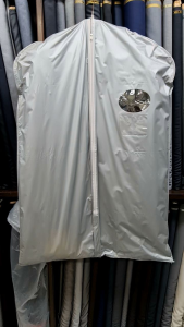 ถุงใส่สูทสั้นทึบเทา