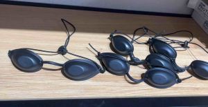 Kính nhựa đen bảo vệ mắt spa-Kính chống tia laser