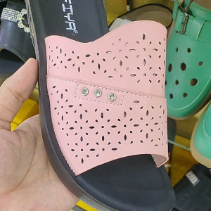 Sendal wedges pendek merk sofiya warna pink manik model terbaru