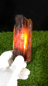 Pure Natural Wild Crystal Kemenyan Ornament 纯天然野生甘文烟摆件 透光晶体  *不包括底盘和小石子 Excluded display base and small stone.