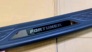 Sillplate Belakang Grand Fortuner TRD 2012-2015 Hitam Black Chrome Reflektor