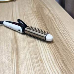 ที่หนีบผม 3 in 1 หนีบตรง หนีบลอน ม้วนสวอน ปาตี้ได้ทุกงาน ตัวเครื่องหมุน 360 องศา สายไม่พัน