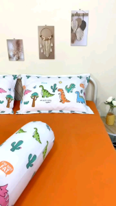 Sprei Kaos Confetti Karet Keliling + Sarung Bantal Guling Katun Motif Dino March