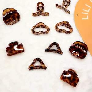 ✨[Tặng cột tóc lò xo lớn]- Kẹp gấp Acrylic 4cm thích hợp kẹp nửa tóc kẹp mái + tặng 1 cột tóc lò xo như hình cho mỗi kẹp tóc