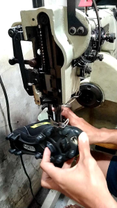 sepatu bola dan udah DISOL KELILING