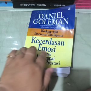 Daniel GOLEMAN Kecerdasan emosi untuk mencapai puncak prestasi