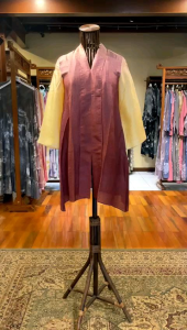 Tunik Kebaya Sutra Viscos by Dian Pelangi LIMITED EDITION Blouse Atasan Kemeja Blus Outfit Pesta Pernikahan Kondangan Kerja Kantor Casual Formal Wanita Hijaber Cantik Anggun Modis Modern Elegan Mewah Model Etnik Terbaru Motif Polos Hand Made Kekinian