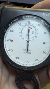 Đồng hồ namđồng hồ quả quýt hiệu SEIKO QUARTZsize 58mmđồng hồ bấm giờ thể thao với 3 nút bấm kim trôi hàng độc lạ đáng để sưu tầm