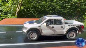 โมเดลรถเหล็กไขลาน Ford F-150 SVT Raptor Super Crew เปิดประตูได้ สภาพสวยไร้รอย ของแท้จาก KiNSMART 1/46