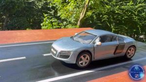 โมเดลรถเหล็กไขลาน Audi R8 เปิดประตูได้ สภาพสวย ของแท้จาก KiNSMART 1/36