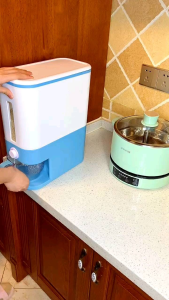 K2063 push-type rice bucket (12kg) 按压式米桶 (12kg)