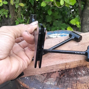 Alat penekut-alat coak baja ringan