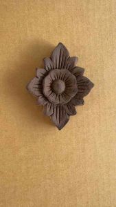 เซ็ต 4 ชิ้น ไม้แกะสลัก รูปดอกไม้ สีเนื้อไม้ 9x7x2cm ข้าวหลามตัด ไม้สัก งานทำมือ แต่งบ้าน Decorative Wood carved flower Applique in Natural Color