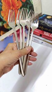 Nĩa (dĩa)4 Răng Inox 304 Phong Cách Châu Á Nĩa Dùng Ăn Cơm-Mỳ-Bit Tết -Sườn Nướng...