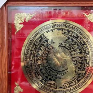 Tranh treo trống đồng vào khung 1m x1m vuông