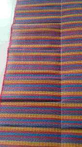 สาดหลอดใหญ่3พับ สามารถนั่งได้ นอนได้ กางออกขนาดกว้าง135 ยาว180ซม. สินค้าสะดวกพกพาง่าย มีสายหิ้ว (หมายเหตุ คละลายหมายถึง สีไหนก็ได้)