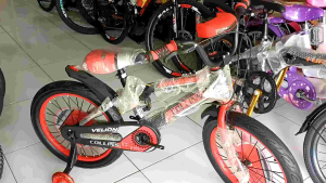 Sepeda BMX Anak Laki-Laki Ukuran 18 Inch