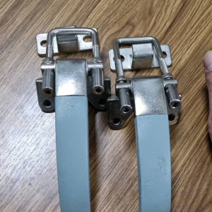 Bộ tay khóa cửa tủ tủ cơmTủ hấp bánh baoHấp giò chảCửa lò sấy... dạng tay khóa móc chất liệu inox 304 tay bọc nhựa siêu bền siêu chắc chắn