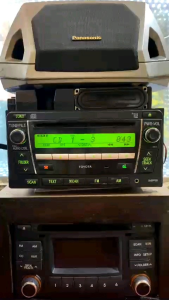 Máy phát nhạc 6 disk liền Amply Toyota . Các tính năng. Radio. aux.6 đĩa.cd mp3