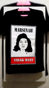 Kaos Tokoh Aktivis MENOLAK LUPA MARSINAH Warna Hitam / T-shirt Pakian Pria & Wanita / Baju Distro Lengan Pendek Bahan Cotton Combed 30s Berkualitas