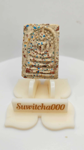 C004​ พระสมเด็จ วัดระฆัง พิมพ์ใหญ่  ปรกโพธิ์ ใบโพธิ์ข้างละ​9ใบโรยเม็ดพระธาตุ หน้าหลัง ขนาด 2.5x3.5​ cm