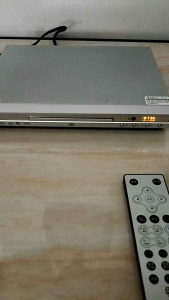 Máy xem đĩa DVD/CD/MP3 QTEC DV-C801S hàng si Nhật