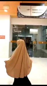 Bergo Umroh Jumbo Pad Busa Bahan Crinkle