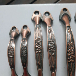 TAY NẮM CỬA HỌA TIẾT  HOA NÂU CỔ SANG TRỌNG( )